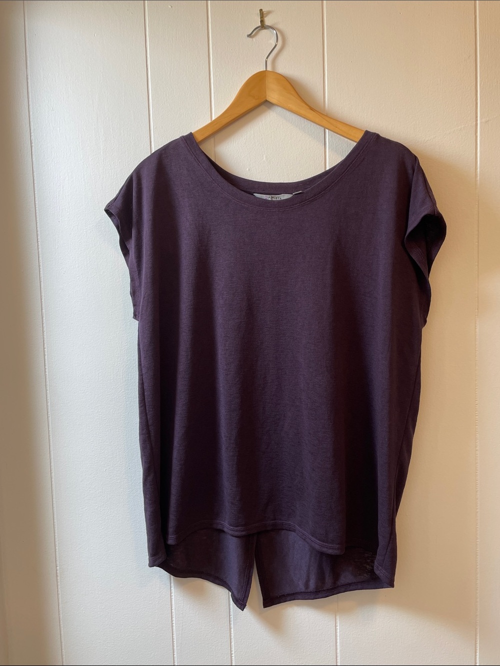 NWOT Athleta Breezy Crossback Tee in Wild Raisin